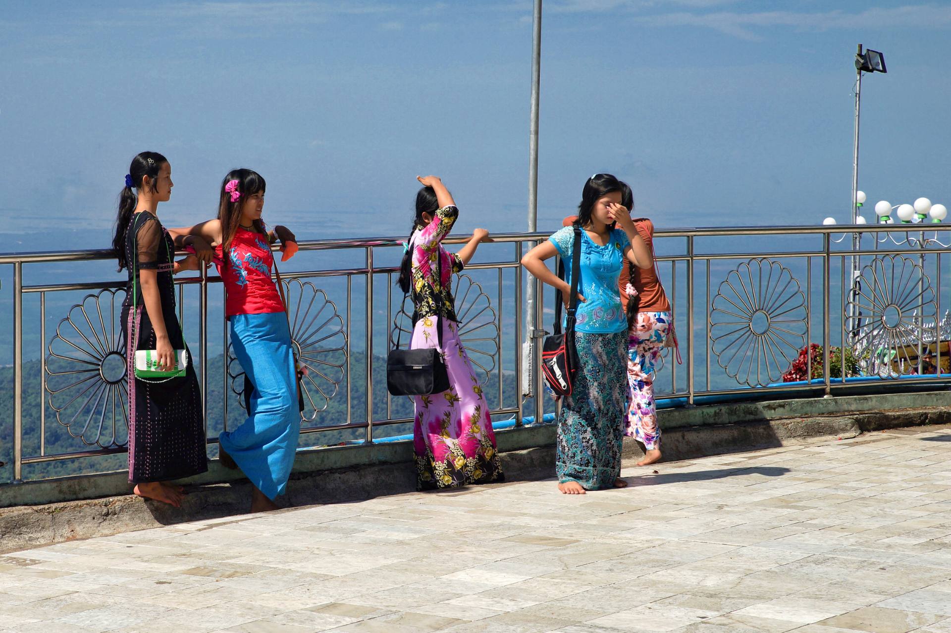 Pilger am Goldenen Felsen
